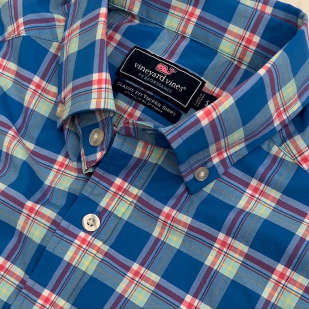 NWOT Vineyard Vines Classic Fit Tucker Shirt
Size S Blue, Pink, and Yellow check